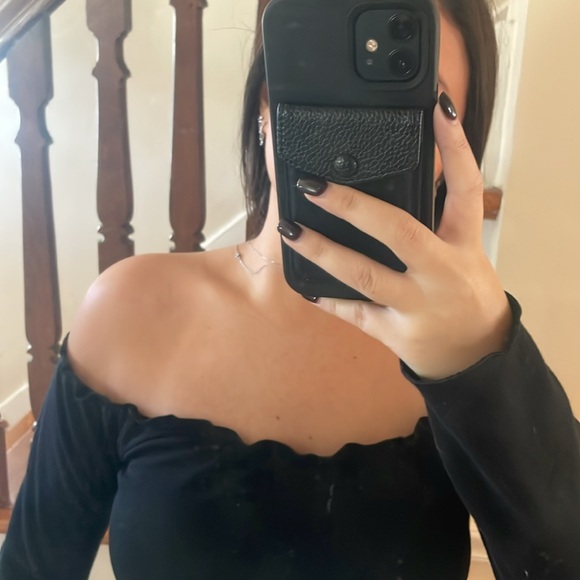 NWOT ruffle off the shoulders long sleeve top size medium - Picture 5 of 5